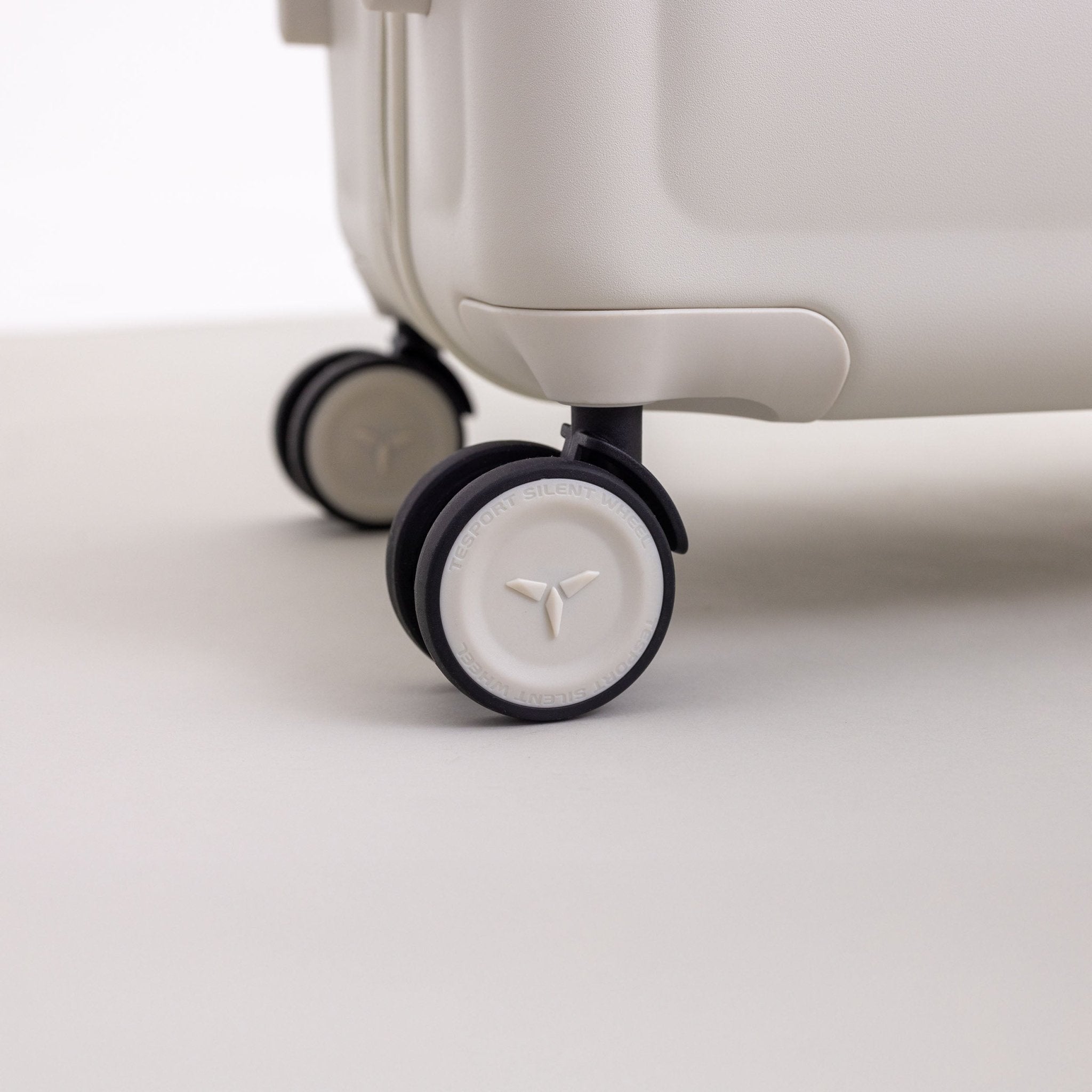 Cloud Collection Wheel Shot - White - Tesport