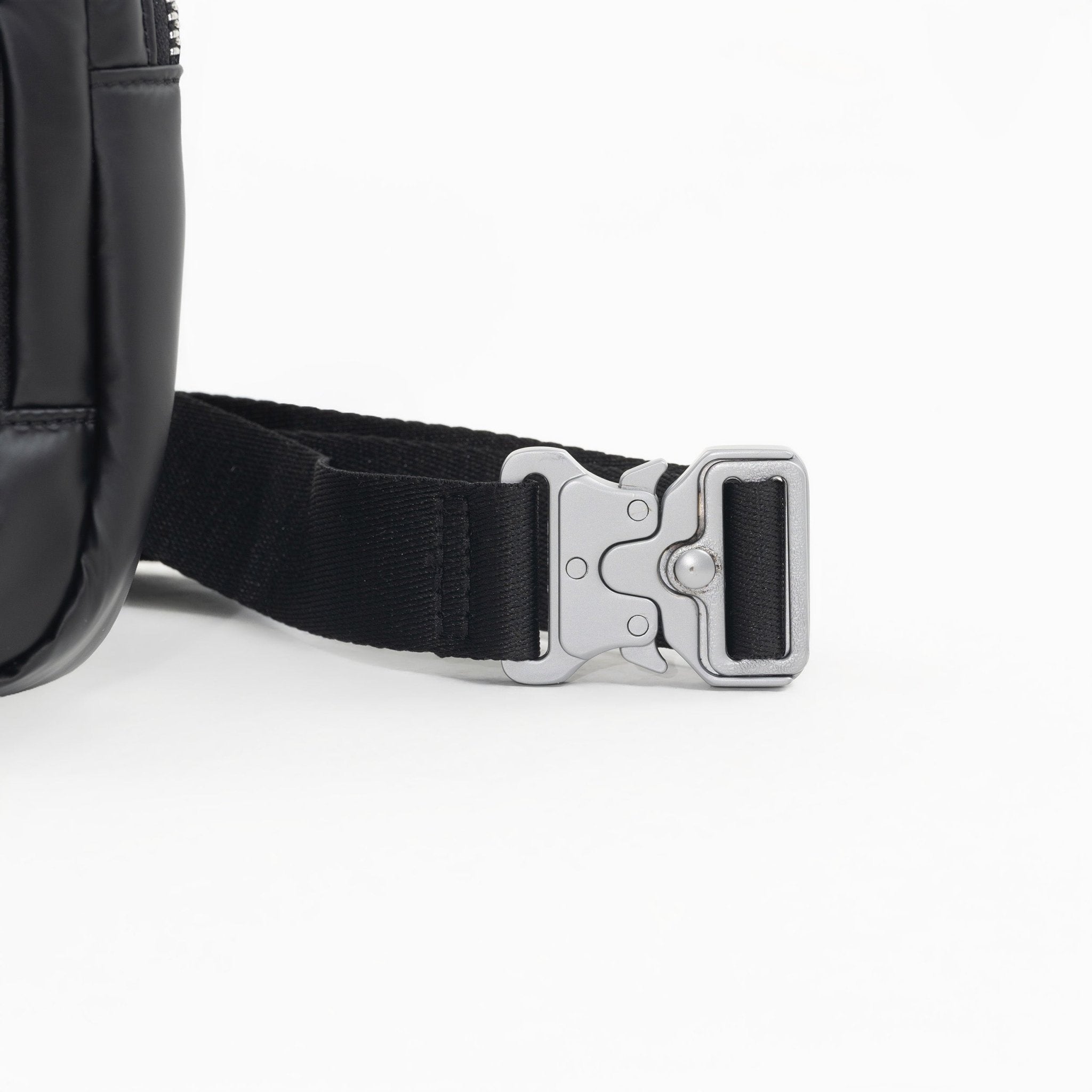 Tesport Cloud Crossbody Belt Bag in Black buckle detail