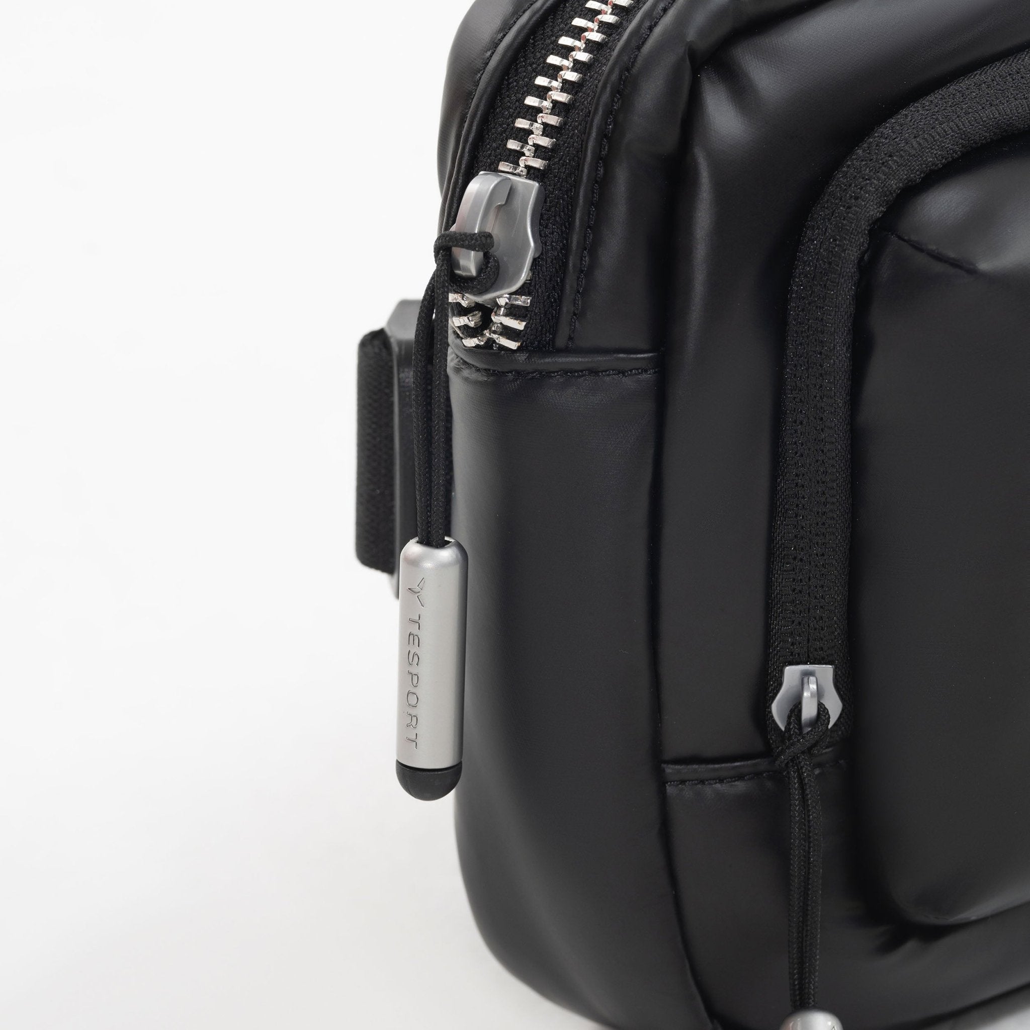 Tesport Cloud Crossbody Belt Bag in Black zipper detail