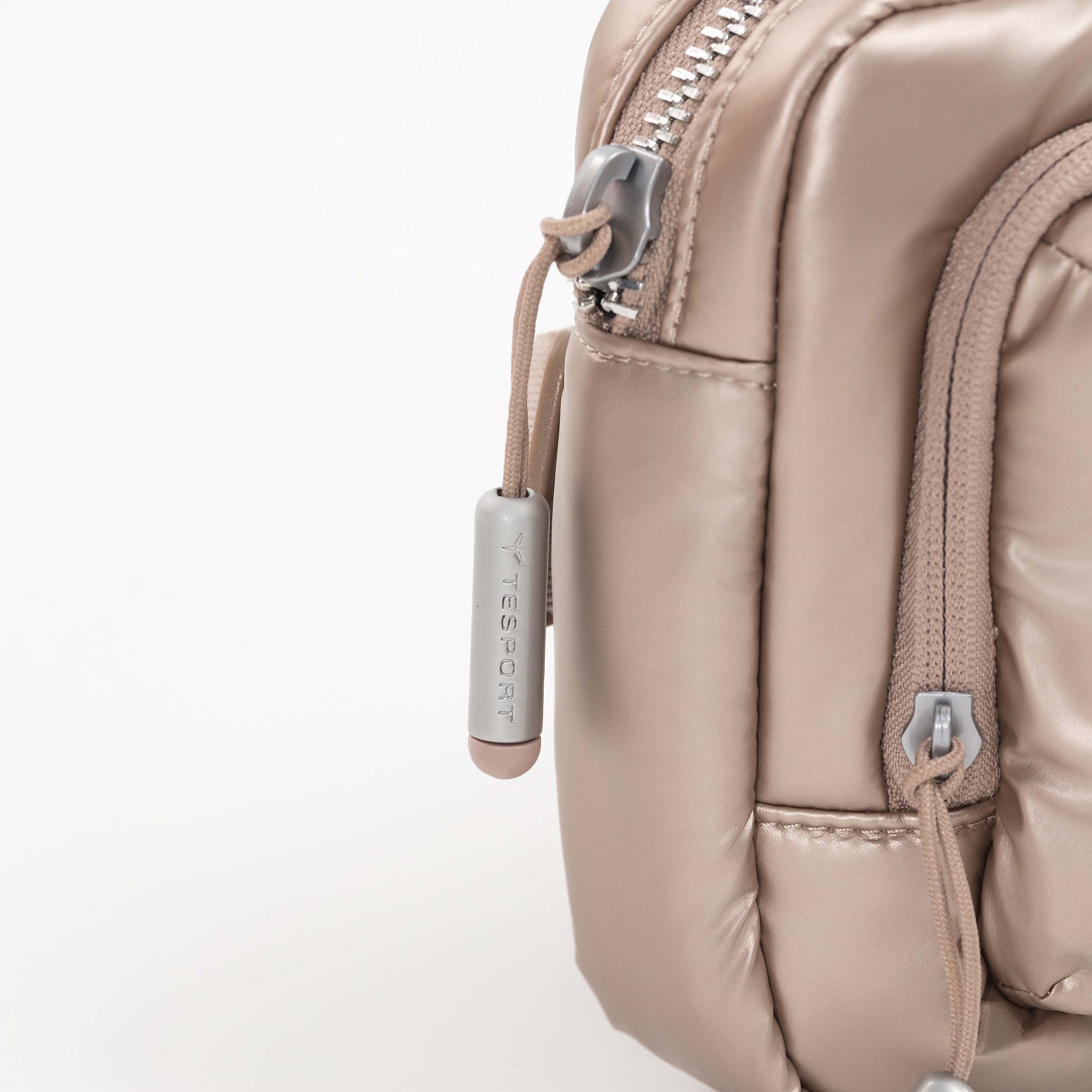 Tesport Cloud Crossbody Belt Bag in Champagne zipper detail