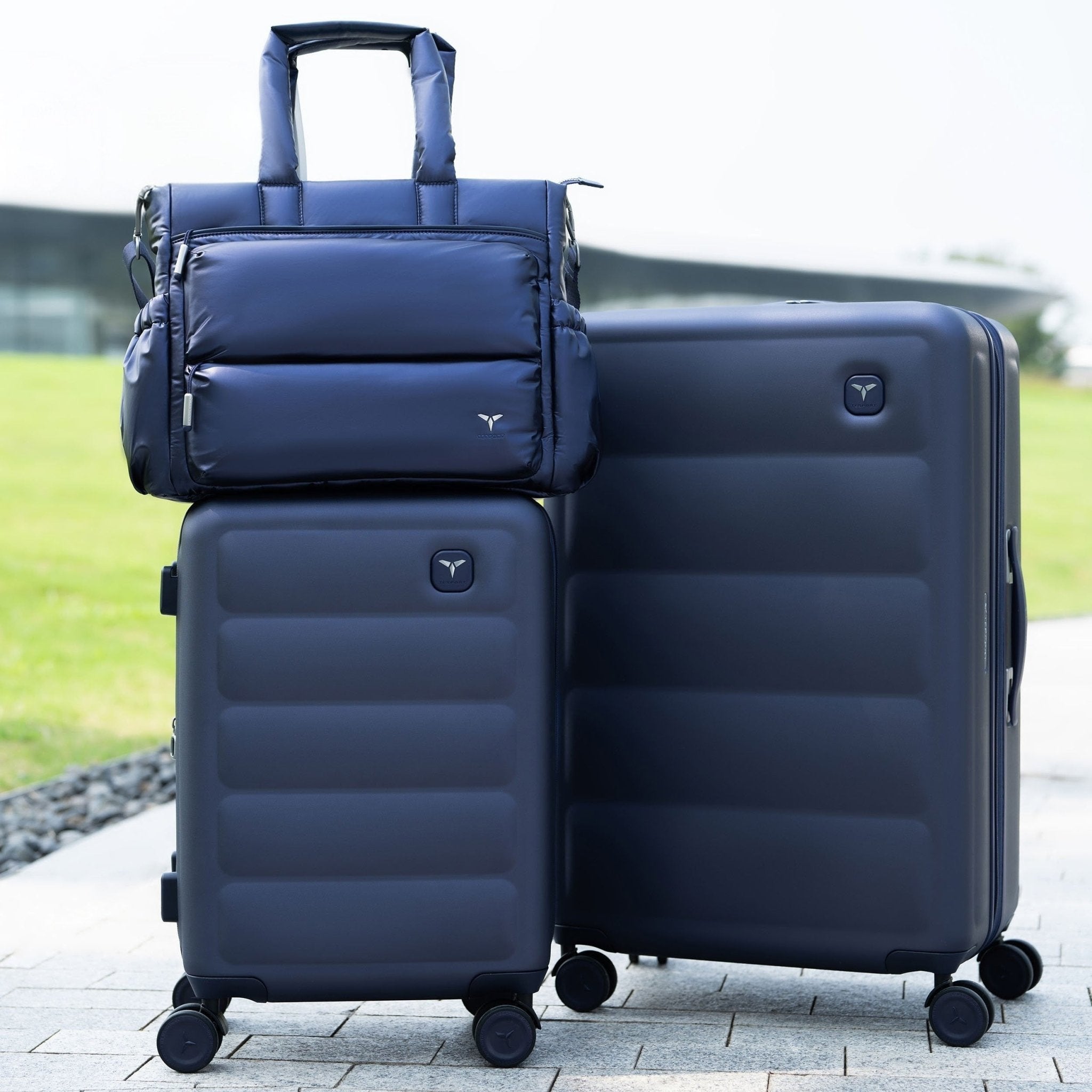 Tesport Cloud Tote in Navy collection view