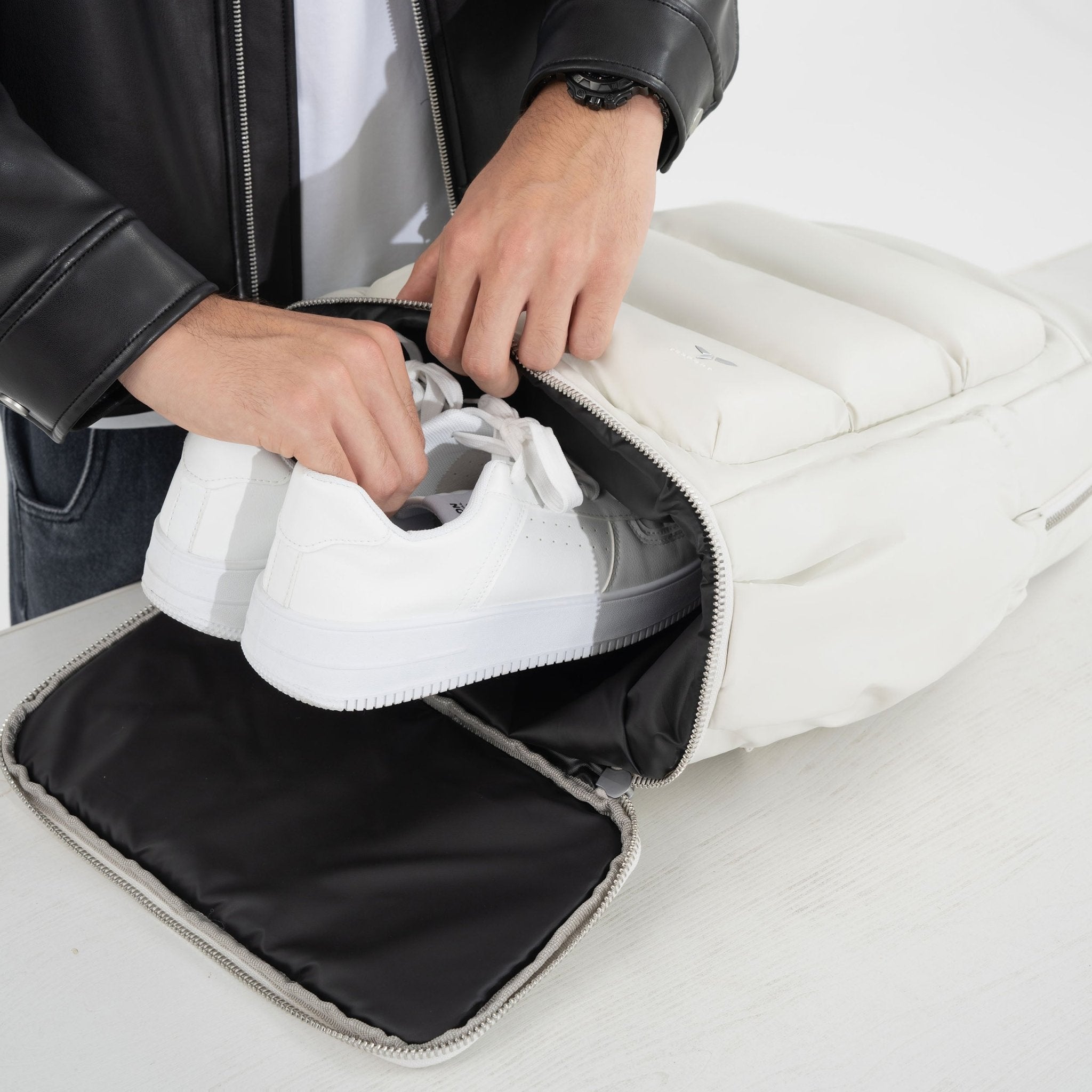 Tesport Cloud Large Backpack in White shoe storage