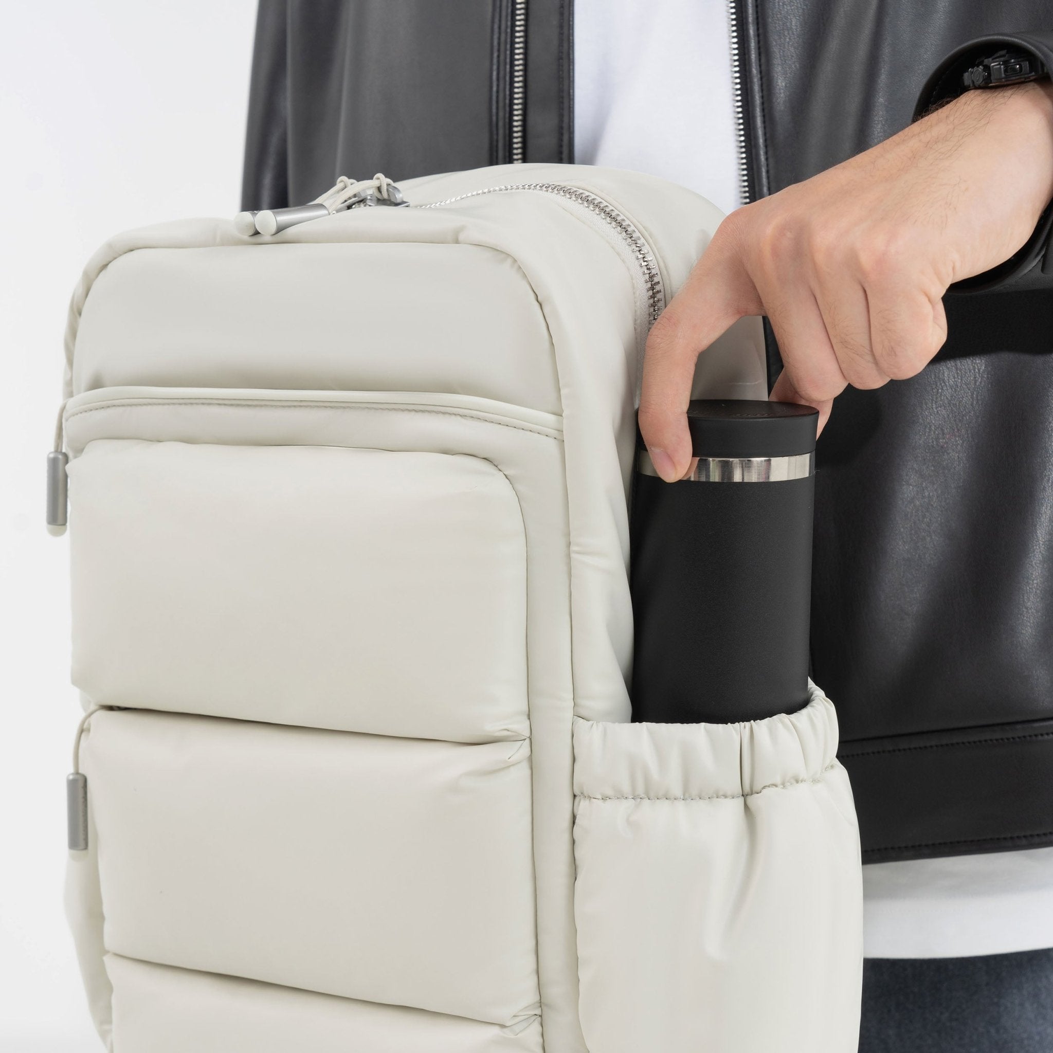Tesport Cloud Large Backpack in White cup holder