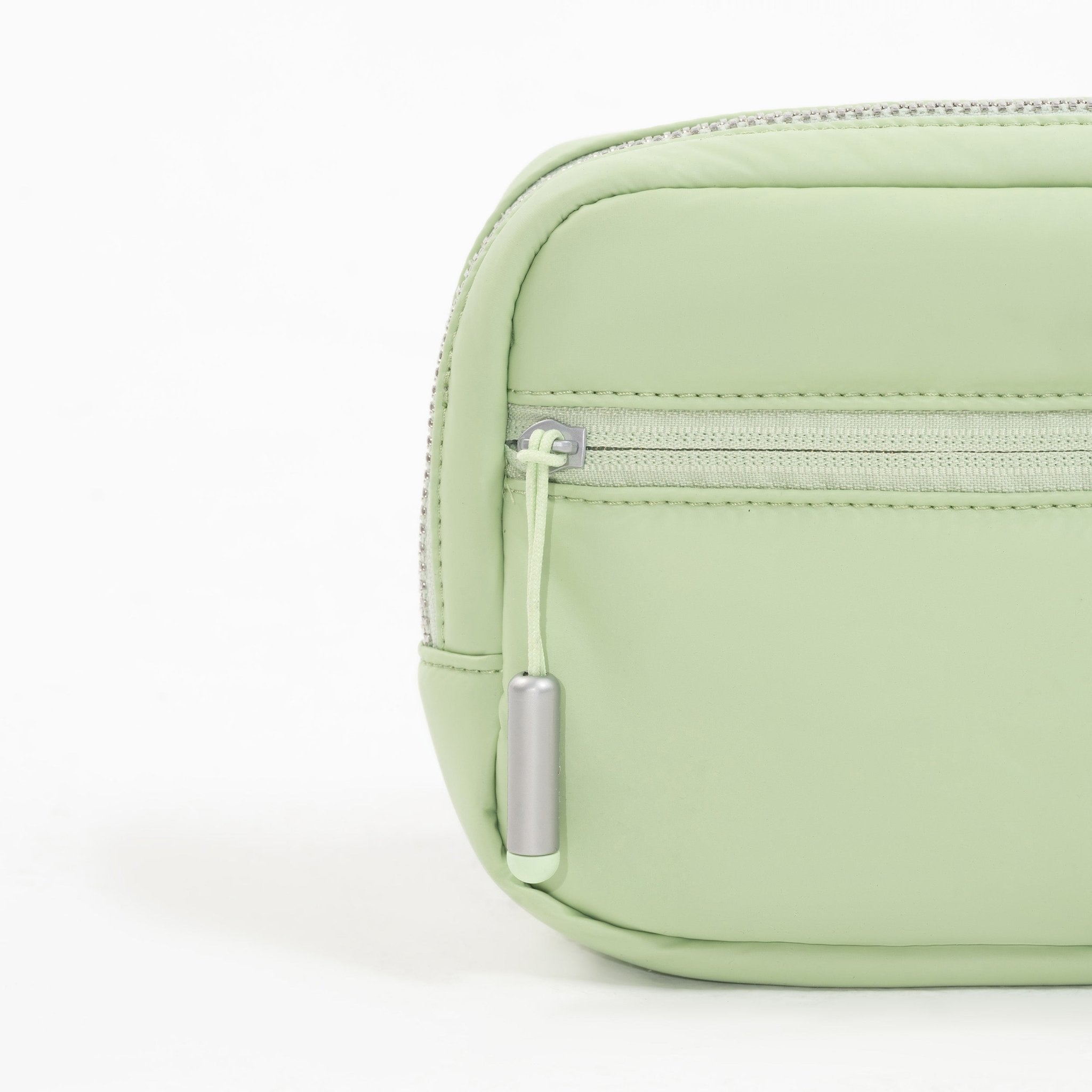 Tesport Cloud Mini Pouch in Apple Green zipper detail