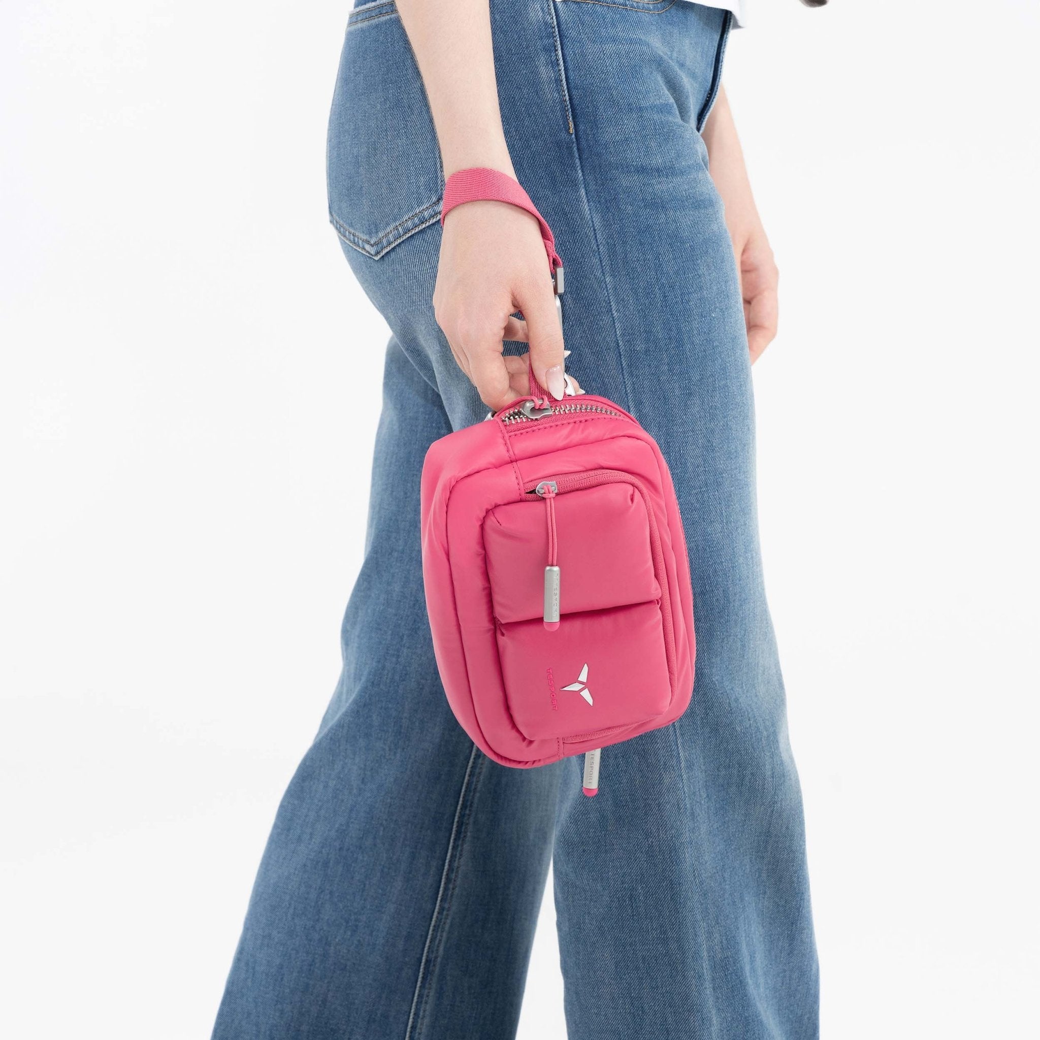 Tesport Cloud Mini Pouch in Pink with model carrying
