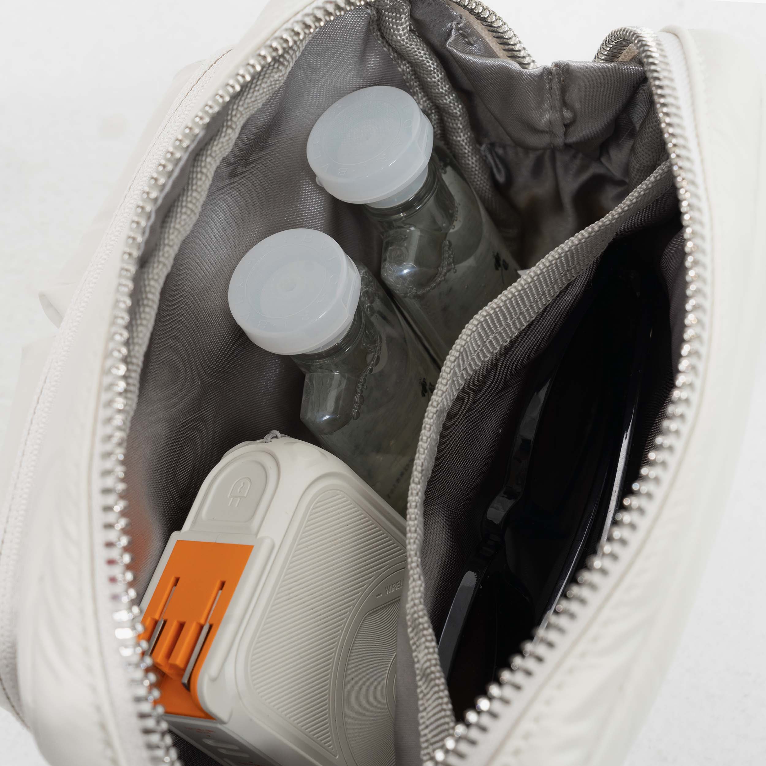 Tesport Cloud Mini Pouch in White interior storage