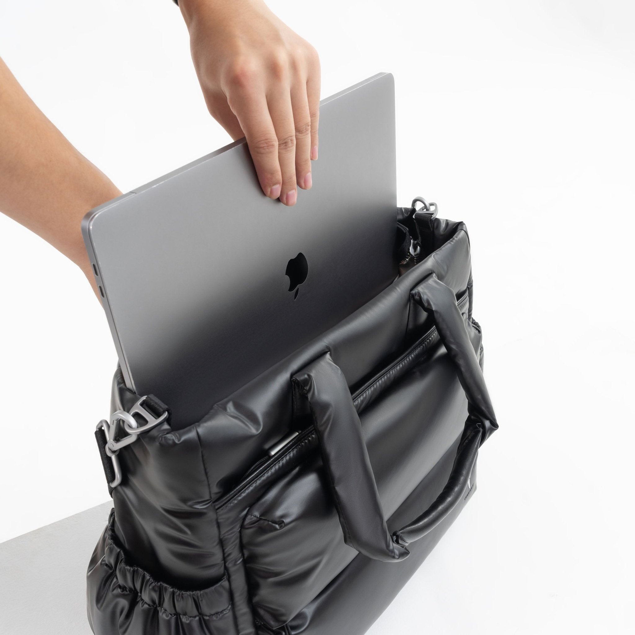 Tesport Cloud Tote in Black laptop storage
