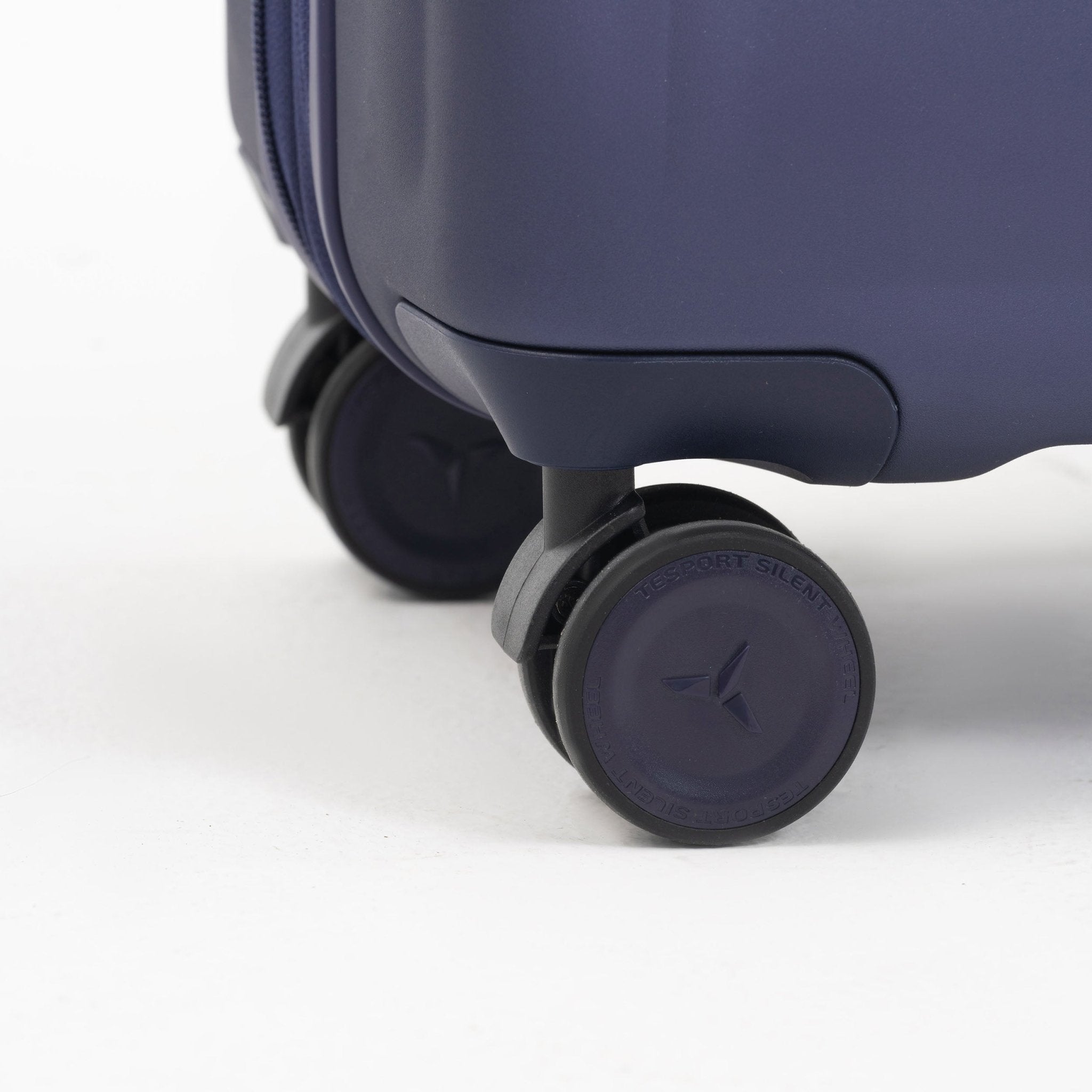Tesport Cloud International Carry-On in Navy 360 wheels