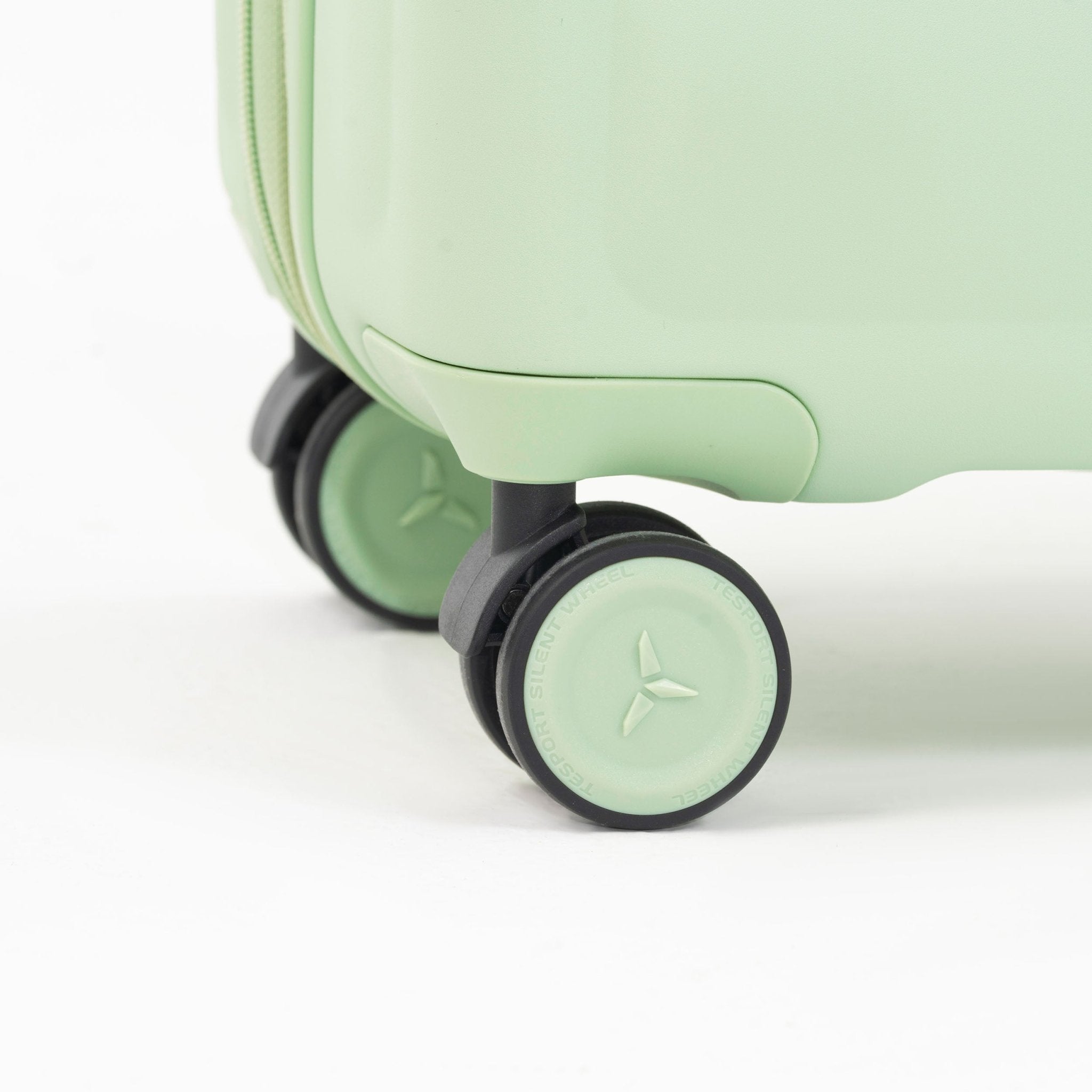 Tesport Cloud Large Check-In In Apple Green with 360 spinner wheels