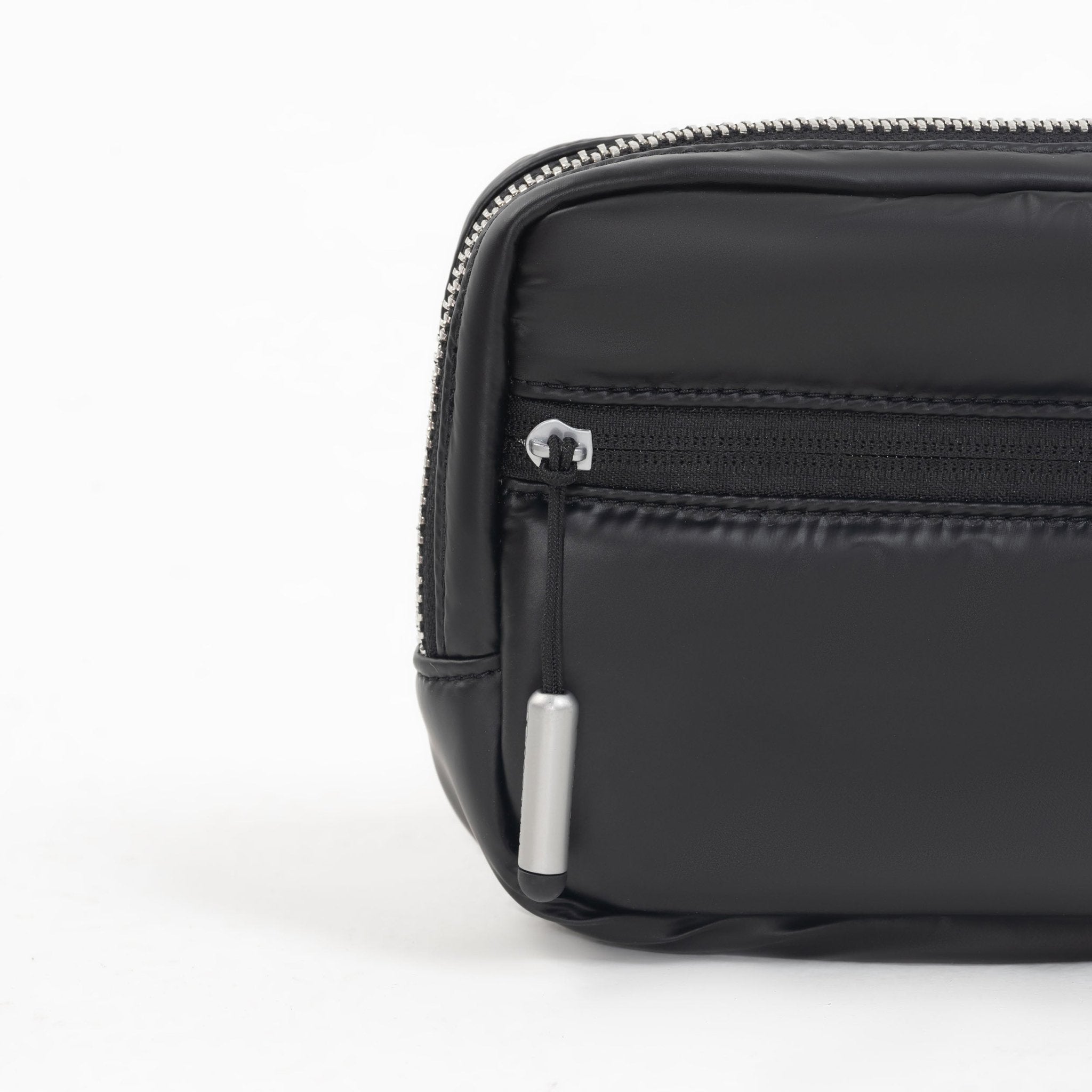 Tesport Cloud Mini Pouch in Black zipper detail